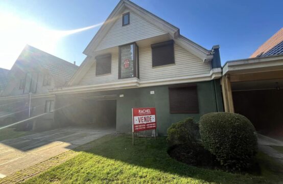 SE VENDE AMPLIA CASA EN BARRIO INGLÉS