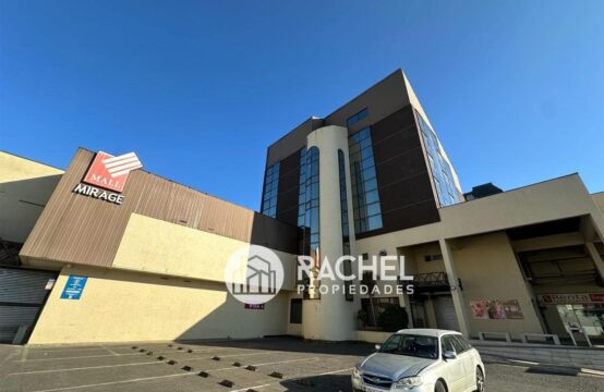 ARRIENDO AMPLIA OFICINA EN MALL MIRAGE CON ESTACIONAMIENTO