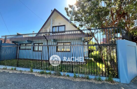 SE ARRIENDA CASA CON 4D MÁS IMPECABLE DEPTO INTERIOR (2d)- Uso oficina u habitacional en calle Miraflores